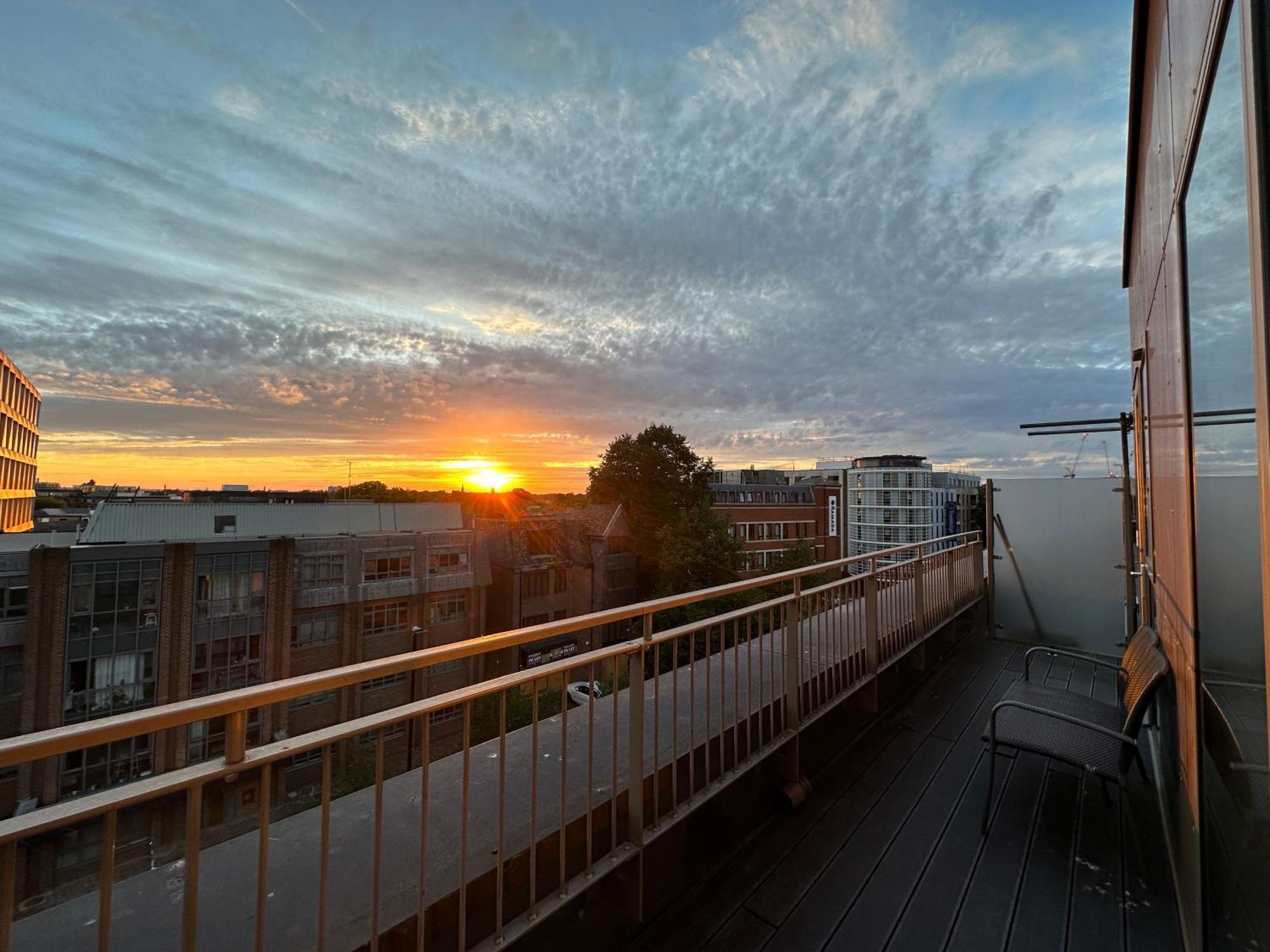 Spacious 2 Bedroom Penthouse Retreat London Exteriör bild
