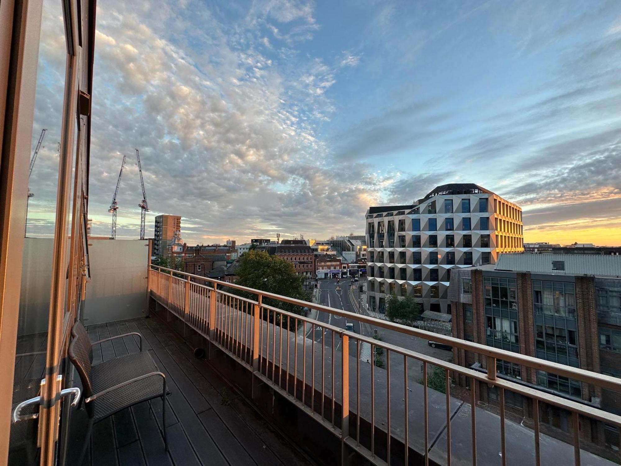 Spacious 2 Bedroom Penthouse Retreat London Exteriör bild